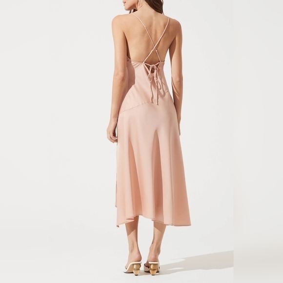 ASTR The Label Gaia Midi Slip Dress w/ Adjustable Straps in Peach - Size M - Picture 2 of 7